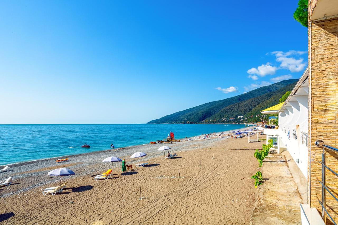 Мини-Отель Лучезарный Gagra Bagian luar foto